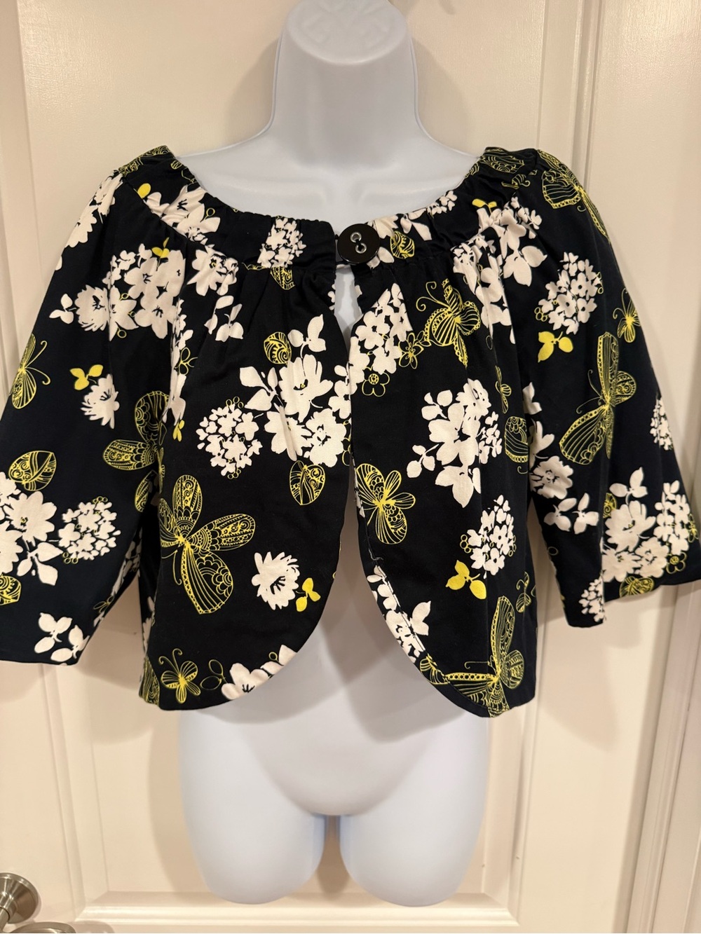 Larry Levine Black Floral Off-Shoulder Crop bolero jacket / beautiful / like new